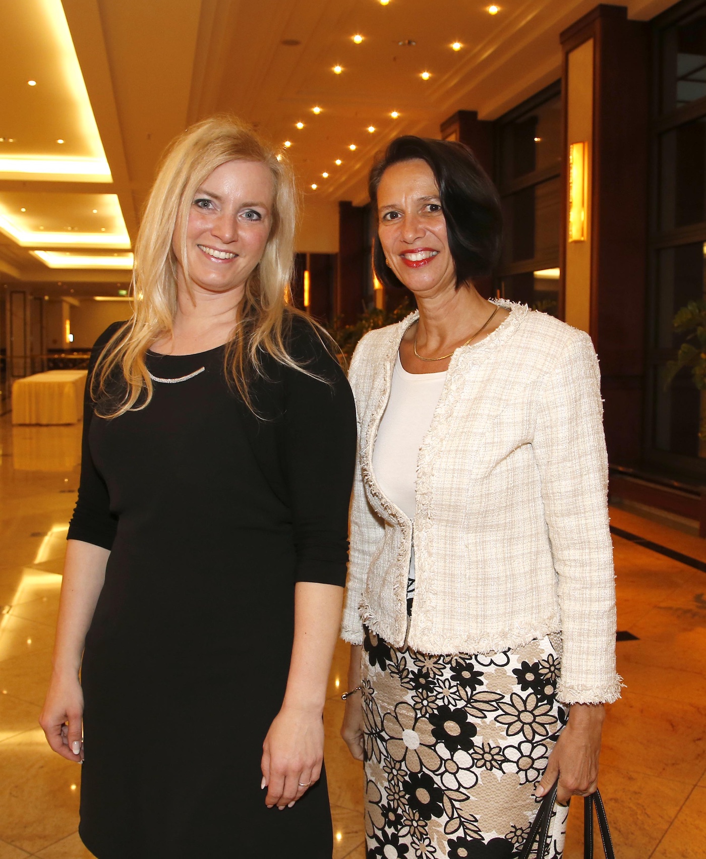 Christina Riess, I.E. Christine Schraner Burgener (Botschafterin Schweiz) bei der Ambassadors Club Veranstaltung -Women for Peace- im MARITIM Hotel berlin.