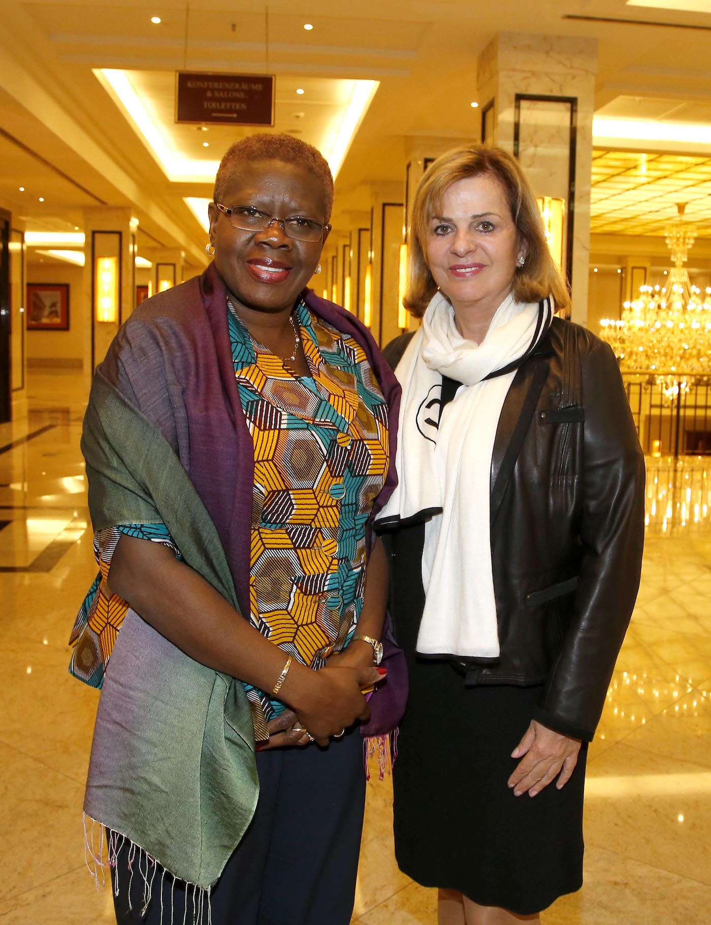 I.E. Akua Sena Dansua (Botschafterin Ghana), Dr. Inge Groth-Fromm beim bei der Ambassadors Club Veranstaltung -Women for Peace- im MARITIM Hotel berlin.