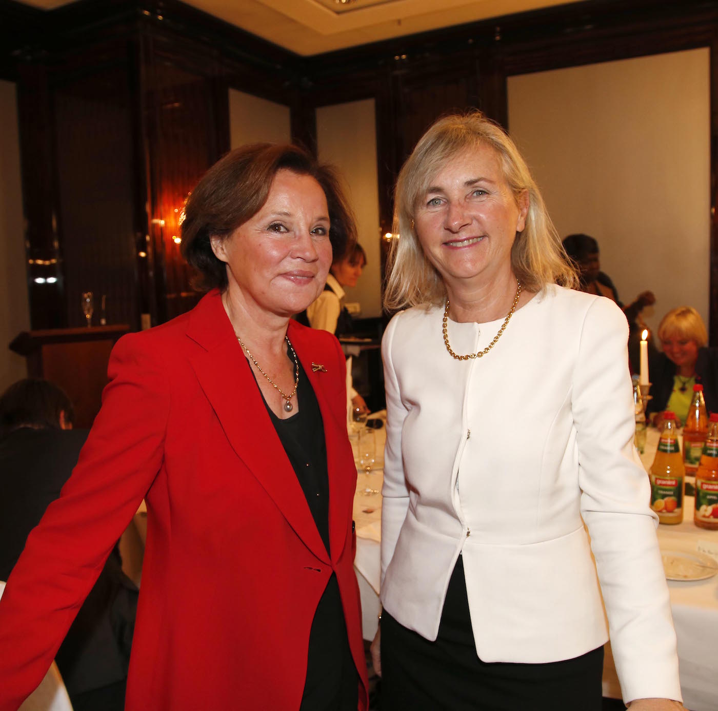 Chantal Behncke (Ehrenmitglied Ambassadors Club) , I.E. Marie Gervais-Vidricaire (Botschafterin Kanada) bei der Ambassadors Club Veranstaltung -Women for Peace- im MARITIM Hotel berlin.