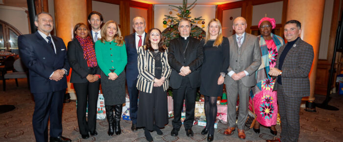 Ambassadors Club gives Christmas presents for children and young people to the SANA Hospital Berlin-Lichtenberg